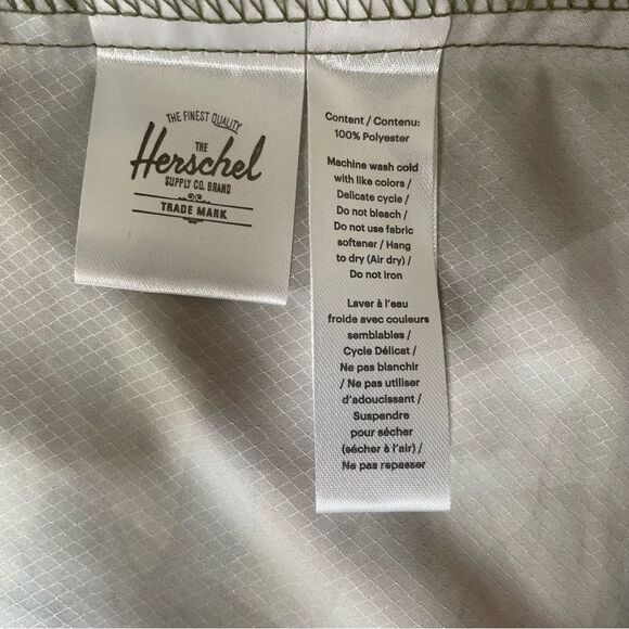 Herschel Supply Co. Camo Voyage Windbreaker Women 's Jacket (Size S) - Picture 12 of 12